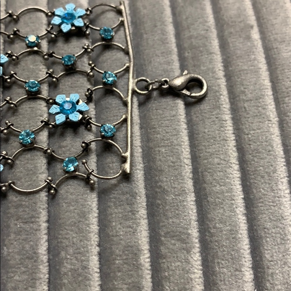 Floral bracelet - Picture 4 of 10
